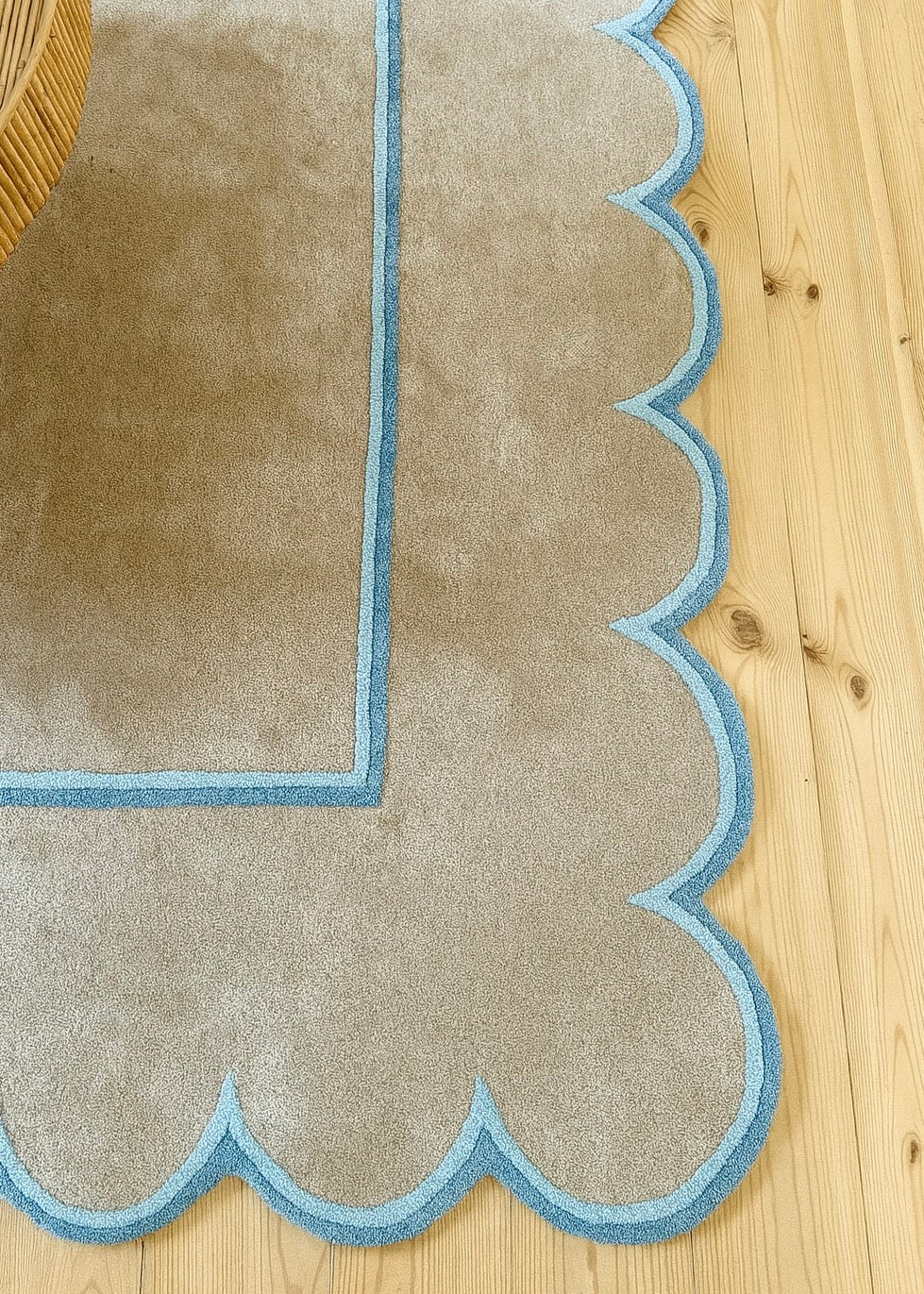 Flora Scalloped Rug